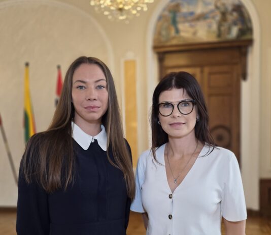 Pea 100 000 allkirjaga rahvaalgatus toidukäibemaksu alandamiseks jõudis täna Riigikokku